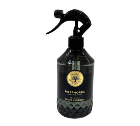 Room freshener spray with oud scent